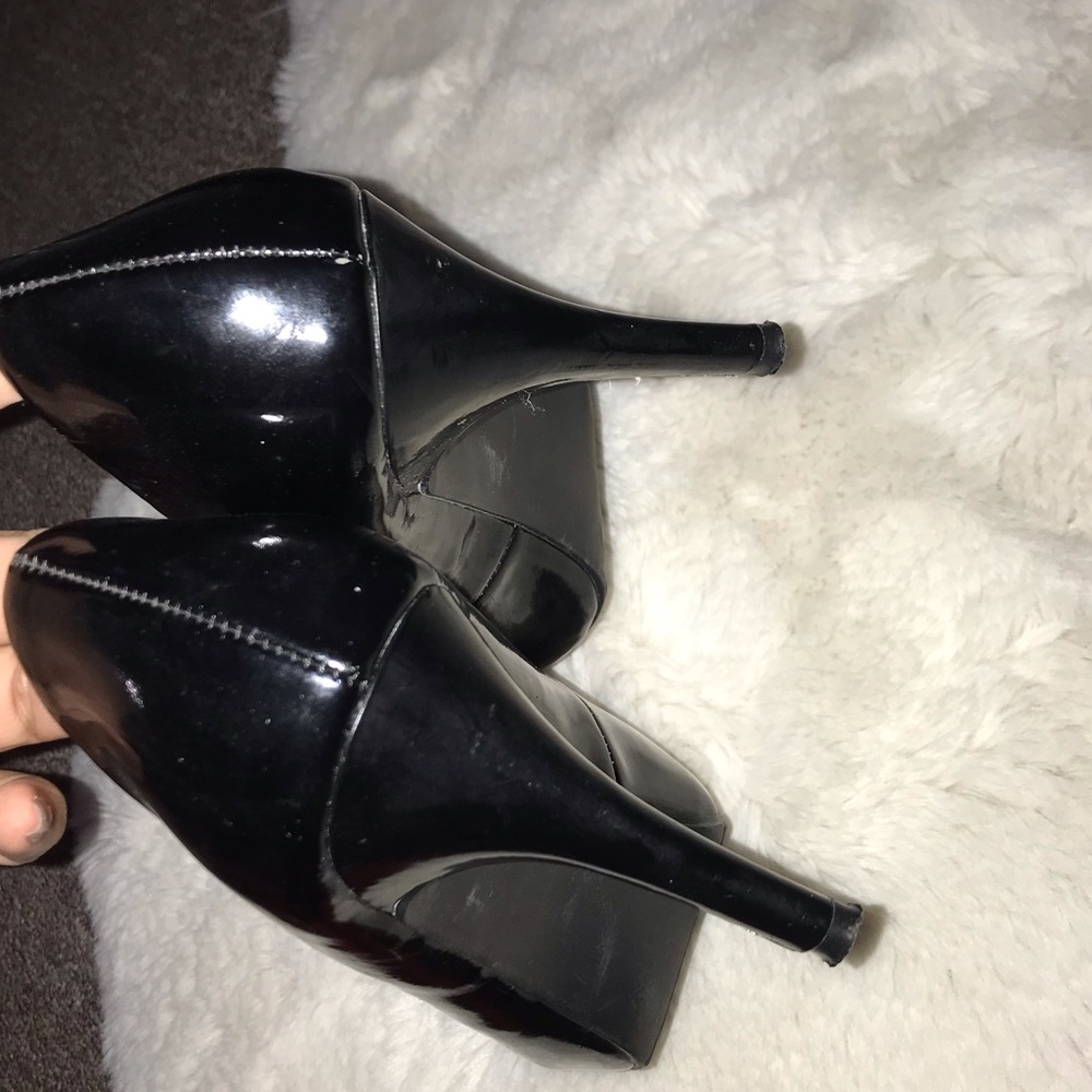 BLACK HEELS - Picture 3 of 3